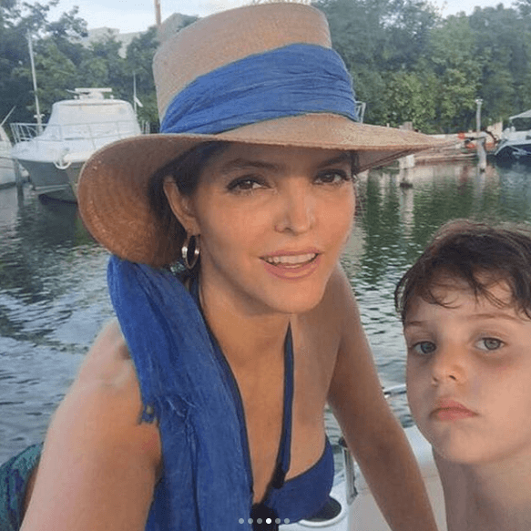 El tercer hijo biológico de Ana Bárbara es Jerónimo, quien actualmente tiene 6 años de edad. El padre del pequeño es el cantautor mexicano Reyli Barba.