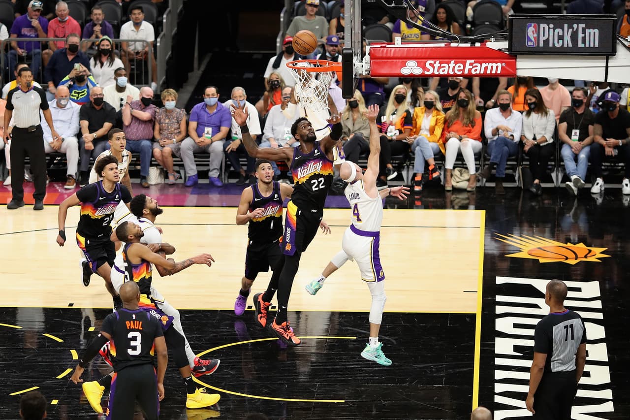 <b>23 de mayo del 2021: </b>
<br>Los Phoenix Suns derrotaron a los Lakers de Los Ángeles en el Juego 1 de la primera ronda de los Playoffs en la Conferencia Oeste.
<br>