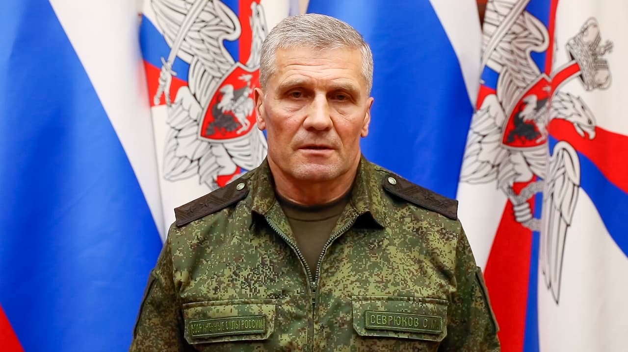 El teniente general Sergei Sevryukov, durante una conferencia el martes 3 de enero de 2023, quien intentó responsabilizar a los soldados muertos del ataque debido a que supuestamente usaron teléfonos móviles.