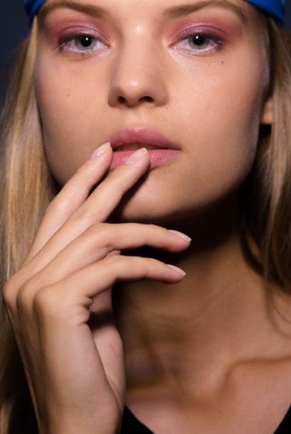 Grebol asegura que son perfectos para lograr un look angelical o ladylike, porque aligeran el efecto intenso de los smokey eyes.