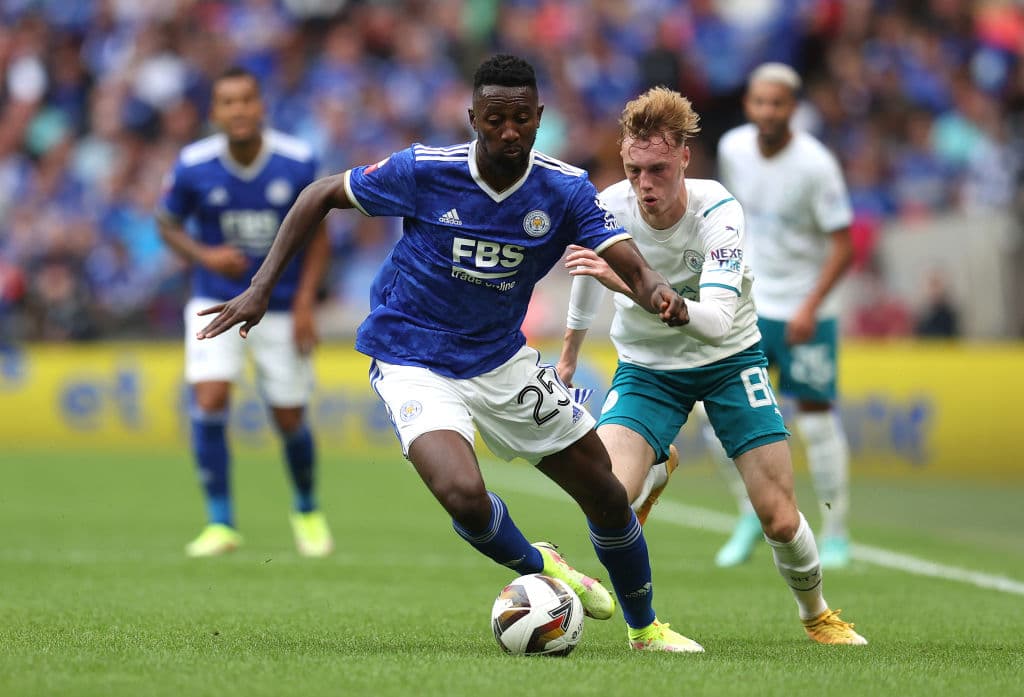 Nathan Aké comete un rídiculo penal al inuto 87 y Kelechi Iheanacho no perdona desde los one pasos y el Leicester vence 1-0 a al Manchester City.