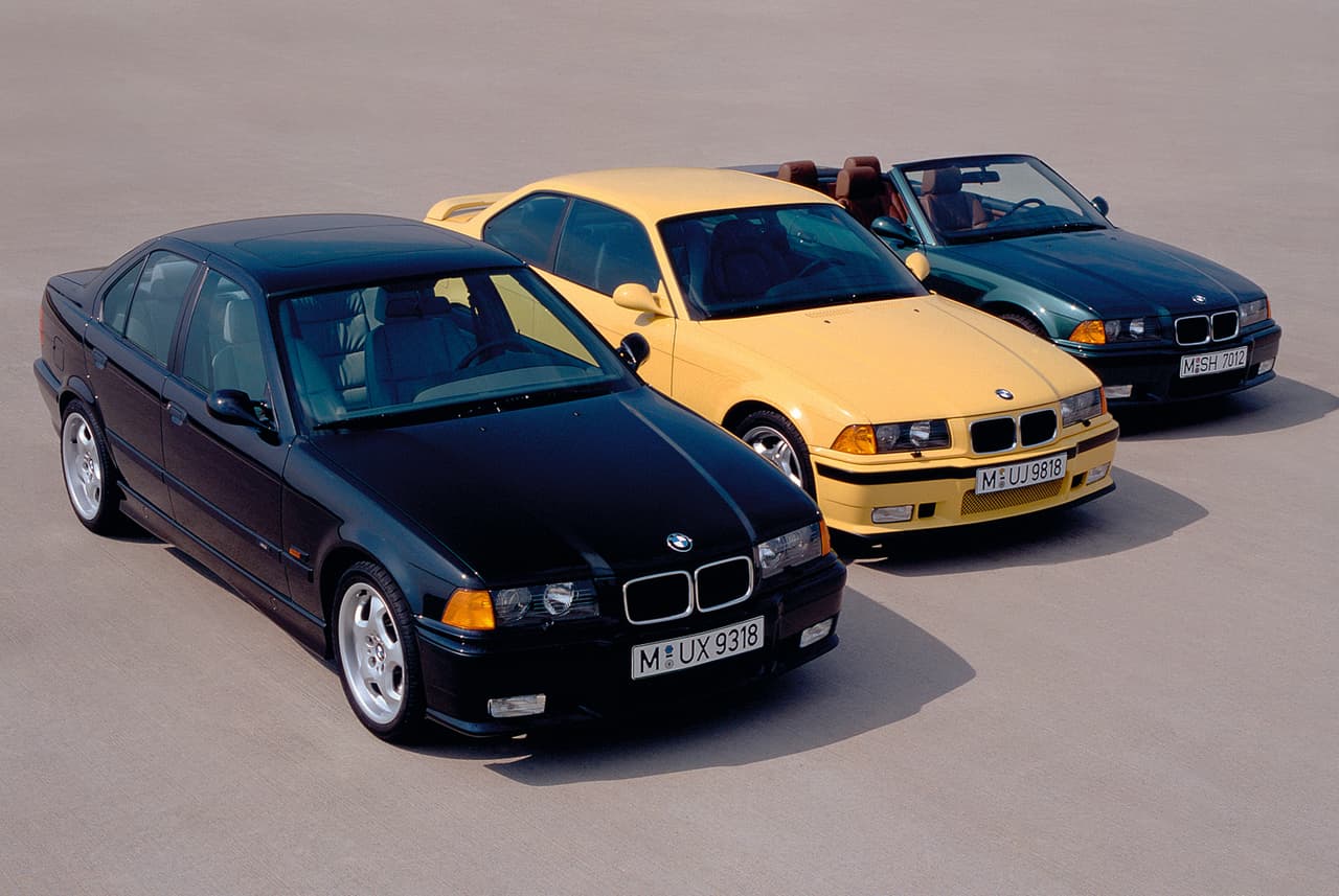 La segunda generación del M3 fue presentada en el auto show de Paris de 1992 basada en el Serie 3 E36 de 1990. Por primera vez el BMW M3 usaba un motor de 6 cilindros en línea. En primera instancia esté motor contaba con 3.0 litros de desplazamiento y 240 caballos de fuerza, era capaz de acelerar de 0 a 60 mph en 5.6 segundos y alcanzar una velocidad máxima de 155 mph.