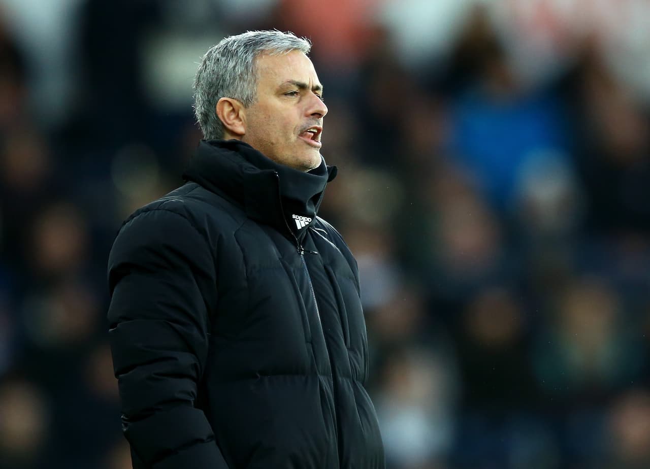 Mourinho también le acusó de simulación para que Pepe fuera expulsado en la semifinal de la Liga de Campeones en 2011 y se le vio claramente gritarle obscenidades en otro Clásico.