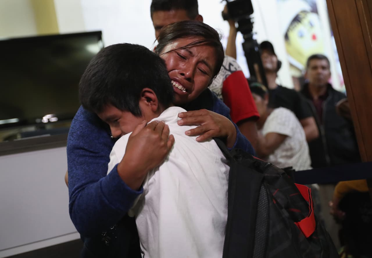 La agencia encargada de atender a los niños separados en la frontera se enteró de la medida por la prensa