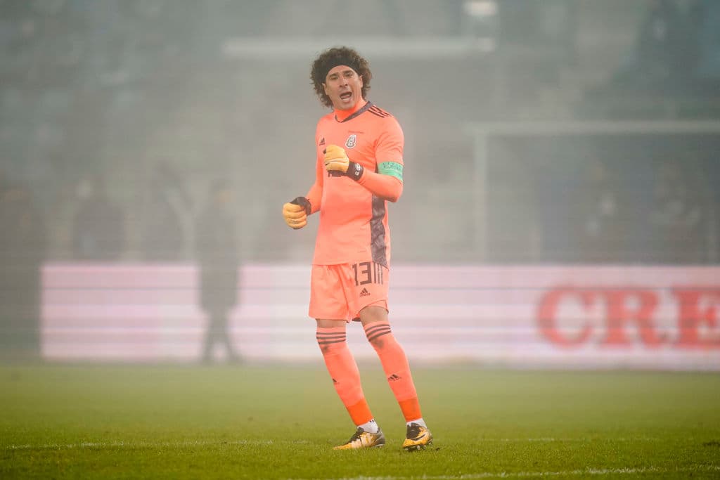 Japón ve la derrota ante México 0-2 en partido amistoso. El equipo mexicano se levantó en la segunda mitad y anotó el par de goles. El primer tanto cayó al minuto 63 por parte de Raúl Jiménez y, minutos después, el 'Chucky' Lozano descontaba el segundo gol para la escuadra tricolor.