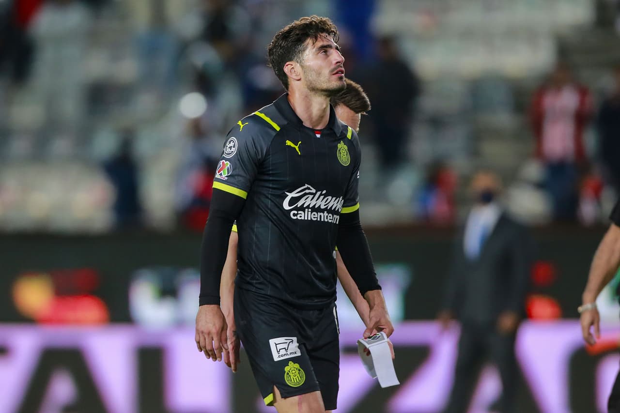 El Pachuca consiguió su segunda victoria del torneo tras vencer por 2-1 a las Chivas. Los Tuzos aprovecharon un grave error del 'Tiba' Sepúlveda y Raúl Gudiño para marcar el segundo tanto después de que Víctor Guzman hiciera el primero. Los rojiblancos reaccionaron con un gol de Ángel Zaldívar por la vía del penal, pero no fue suficiente.