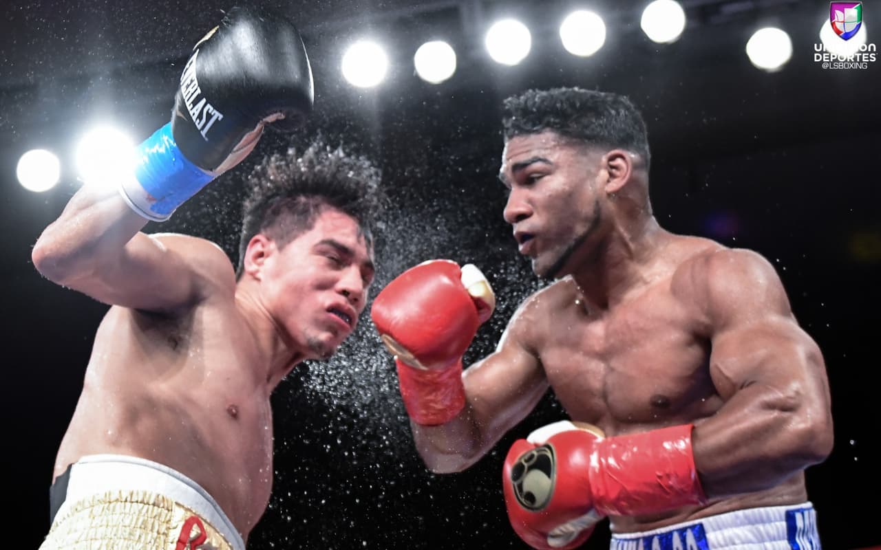 Yuriorkis 'El Ciclón de Guantánamo' Gamboa derrotó por decisión unánime al mexicano Miguel 'Barreterito' Beltrán Jr., a pesar de haber tocado la lona al final del primer round.