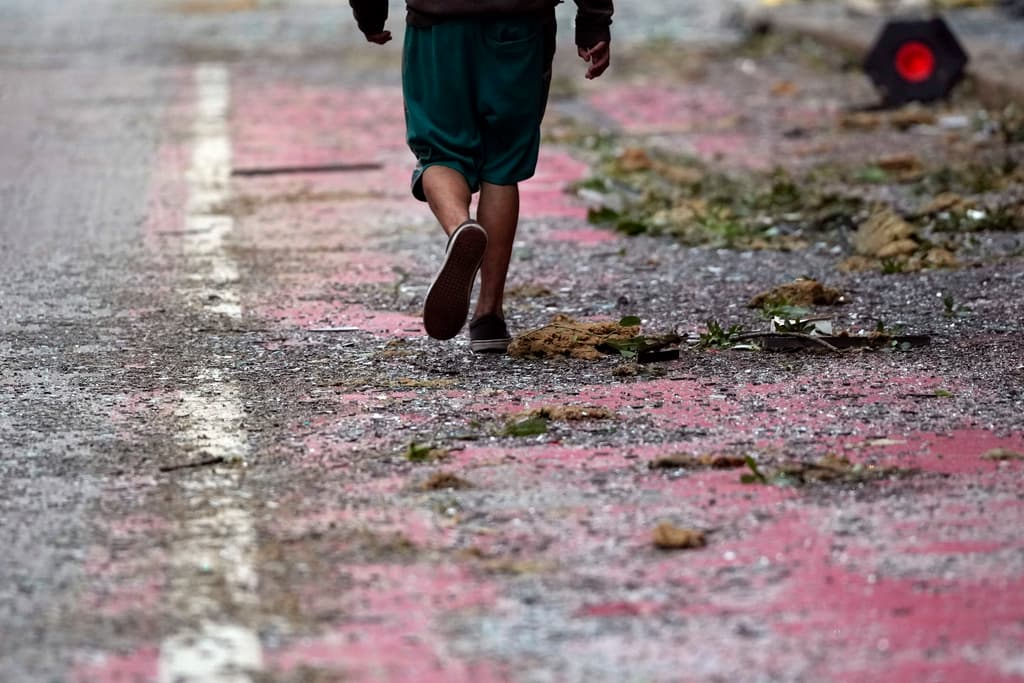 "Quédense en casa, cuiden a sus niños", pidió el 
<b><a href="https://www.univision.com/local/houston-kxln/alcalde-john-whitmire-peligros-vias-houston-tormentas" target="_blank">alcalde de Houston, John Whitmire</a></b>.