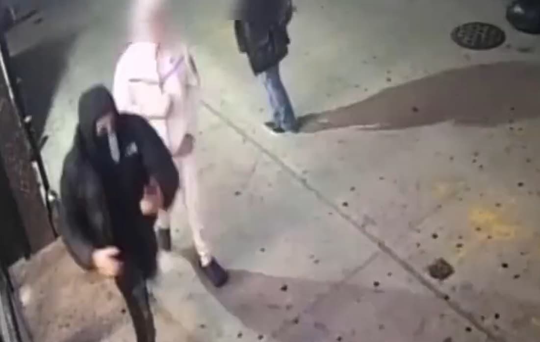 Empujan a hombres en el subway; uno de ellos resulta con fracturas en ambas piernas