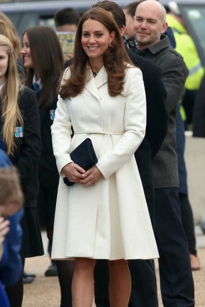 A pesar de que ha sufrido varios malestares durante el embarazo, se le vio de muy buen humor.