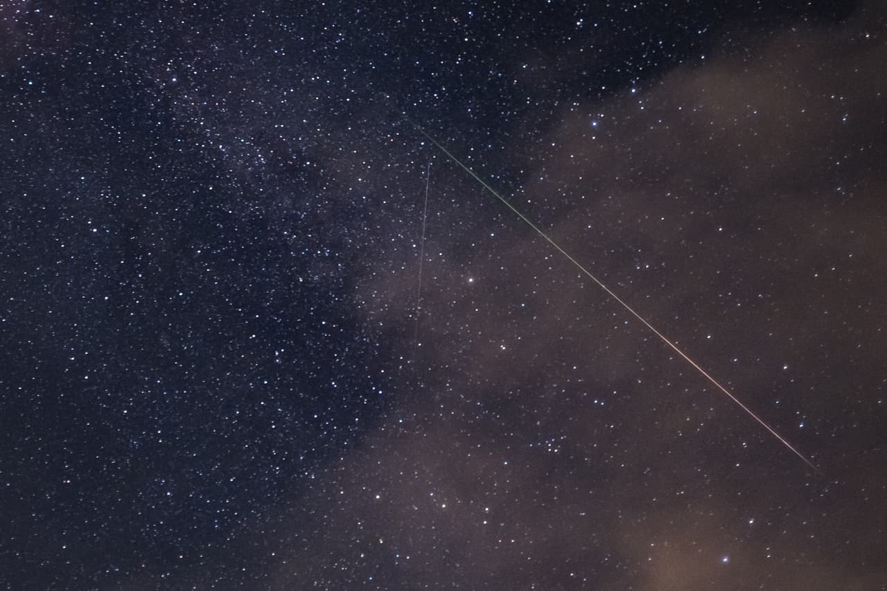 Pueden verse de 50 a 100 estrellas de las perseidas por hora. La NASA considera a las perseidas la mejor lluvia de estrellas del año. Esta fotografía fue tomada en Altendorf, Alemania, el 12 de agosto.