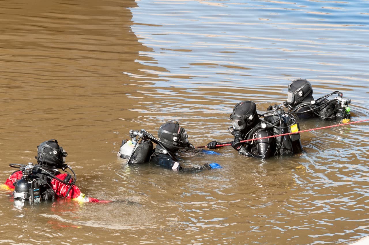 Los buzos del Sheriff del condado de San Bernardino buscaron a Noah durante cuatro días.