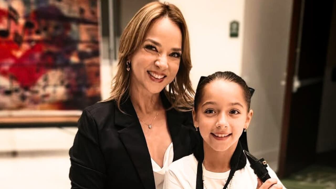 La hija de Adamari López debutará con ella en la televisión y así lo anunció
