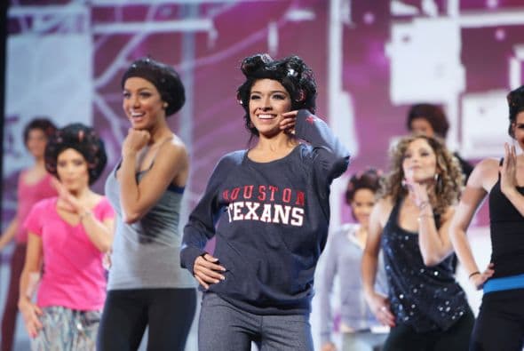 En este segundo 'show' conoceríamos al segundo grupo que iría a la mansión, pero antes de que iniciara la gala, los nervios y estrés en los ensayos, los atuendos raros y sexys, y las primeras seis elegidas invitadas como público fueron los ricos ingredientes del 'backstage'. Mira todo lo que hicieron las chicas antes de salir al escenario.