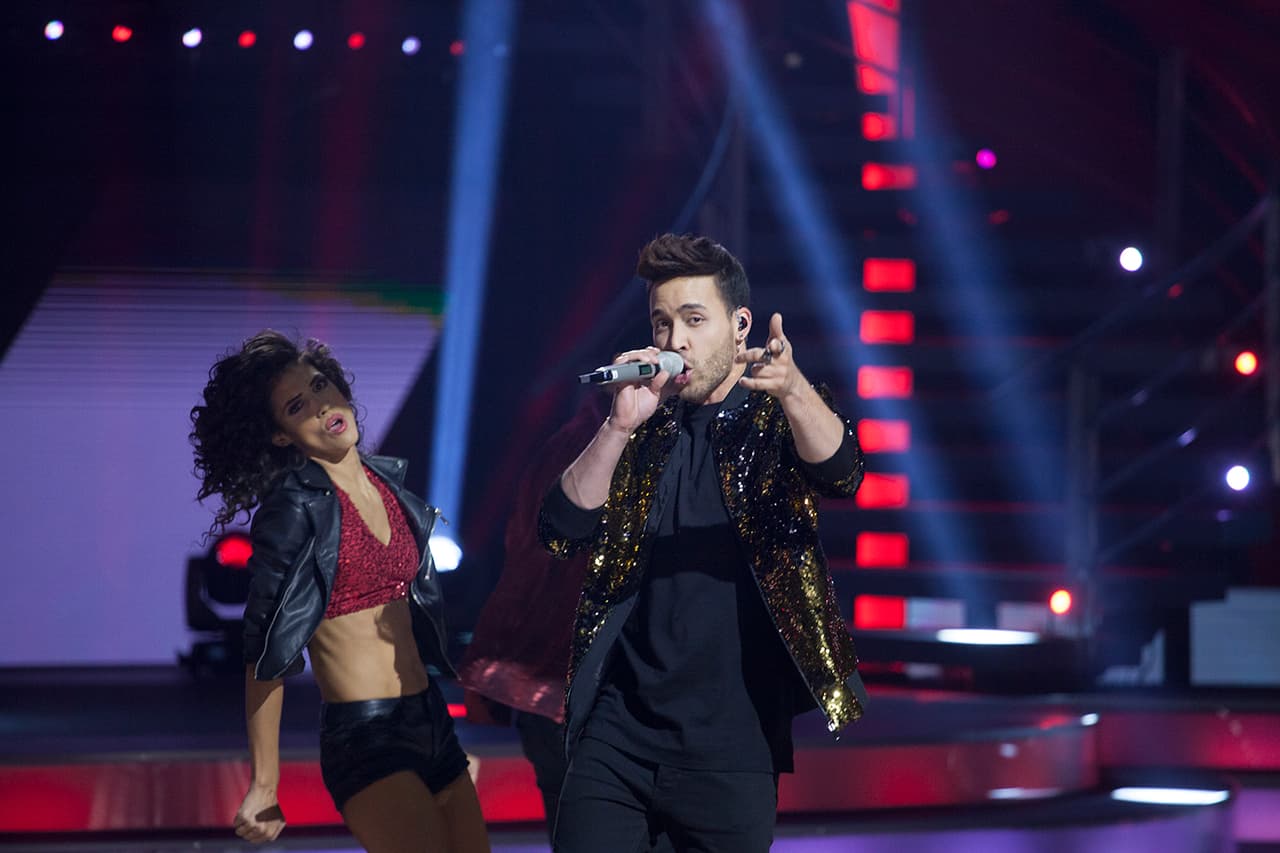 El artista estaba como pez en el agua.