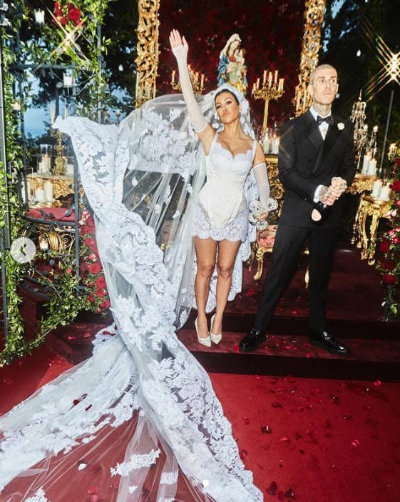 La idea del vestido fue creada por la casa Dolce & Gabbana, quien además corrió con el patrocinio de la lujosa boda, según reportes de la prensa. 
<br>