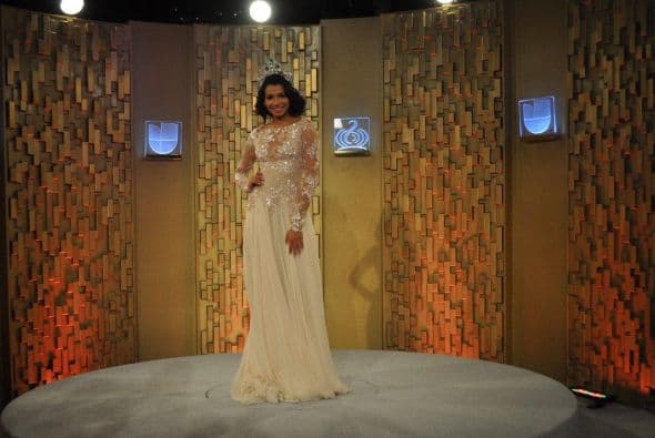 La reina salvadoreña no quiere despedirse de su año de reinado.