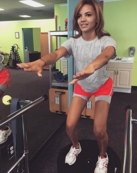 Desde entonces Leslie ha tenido cirugía de rodilla y su rehabilitación va viento en popa.