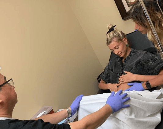 Bieber confesó que todo se trataba de una broma por el 'April Fools' Day' y así 
<b><a href="https://www.univision.com/shows/el-gordo-y-la-flaca/a-zuleyka-rivera-no-le-gusto-el-chistesito-de-romeo-y-en-vivo-acepto-que-quiere-a-aventura-de-regreso-video">despertó el enojo de algunos de sus seguidores</a></b>.