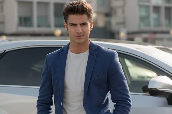 El guapo actor y modelo español que interpreta a Roberto Marañón en ‘La Embajada’ conquista y enamora a sus fanáticas con las sexys y atrevidas fotos que comparte en su cuenta de Instagram ¿Te lo vas a perder?