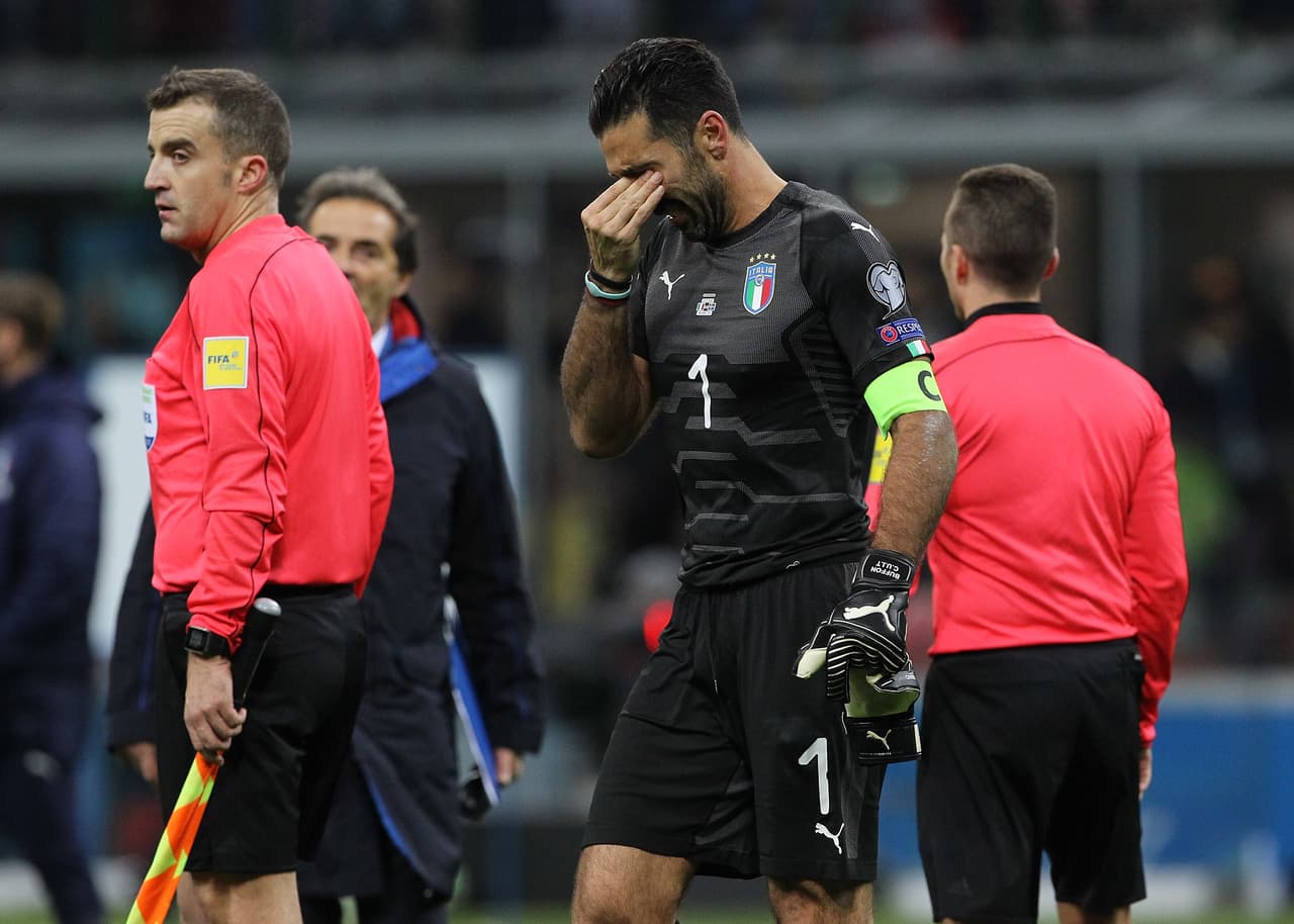 Después del choque lo confirmó entre lágrimas y se quedó a un paso de lograr un registro histórico: “Es una pena, pero no por mí porque acabar mi carrera era cuestión de tiempo”, dijo Buffon después del partido.