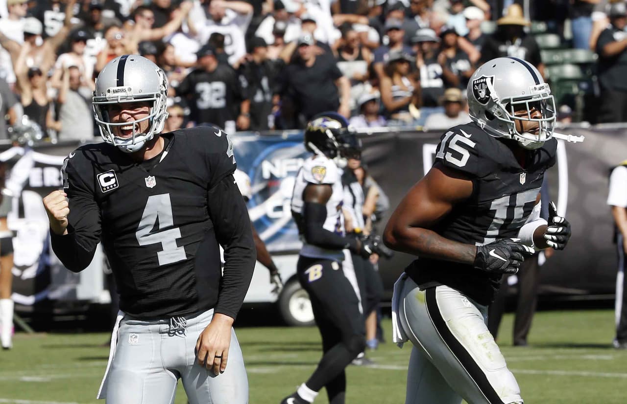 Darek Carr consiguió la mejor actuación de su joven carrera cerrando con un pase de touchdown de 12 yardas que aseguró el triunfo de los Raiders 37-33 sobre los Ravens.