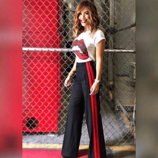 Los pantalones con rayas a los lados están súper “in”.