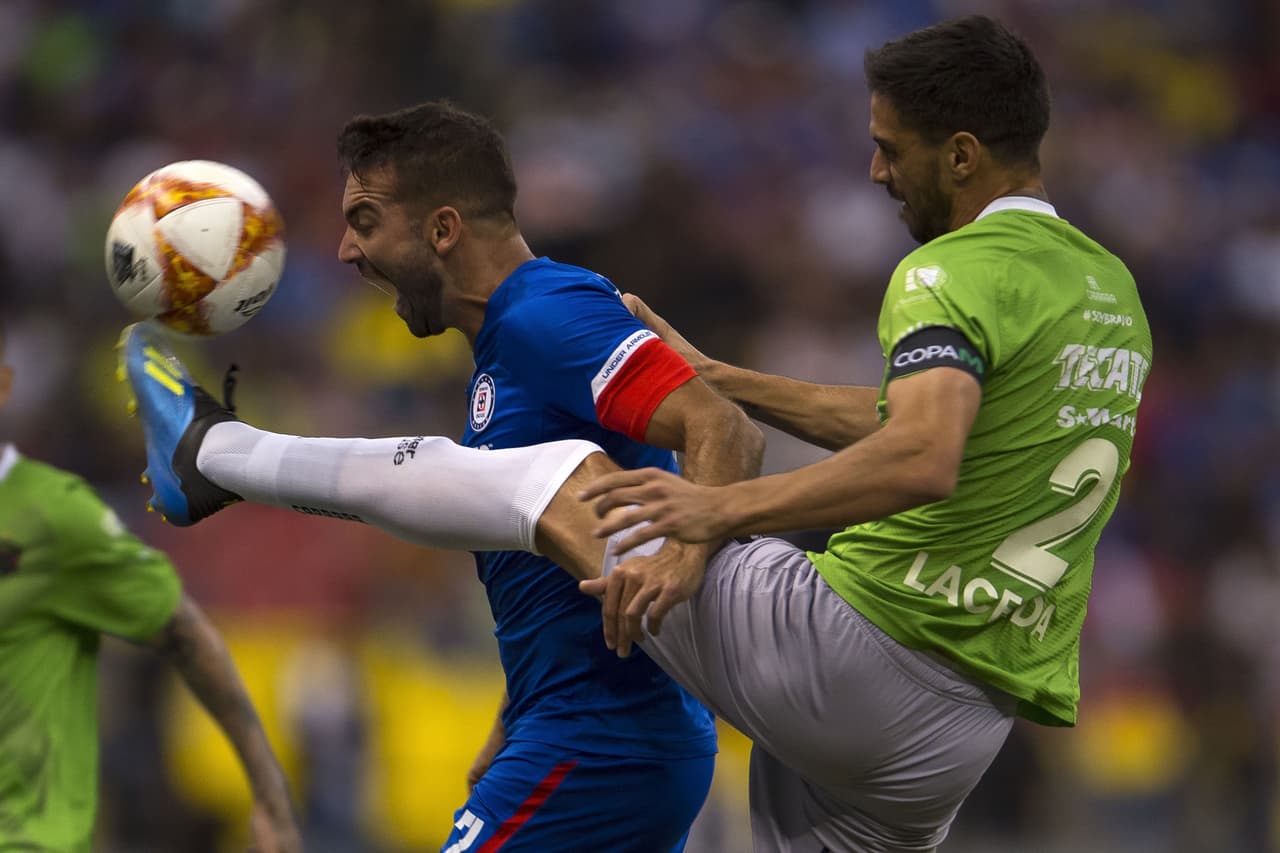 Los Cementeros buscaron a su goleador en ritmo Martín Cauteruccio, pero la zaga de los fronterizos estuvieron muy bien plantados en la zaga y con un 0-0 se fueron al medio tiempo.