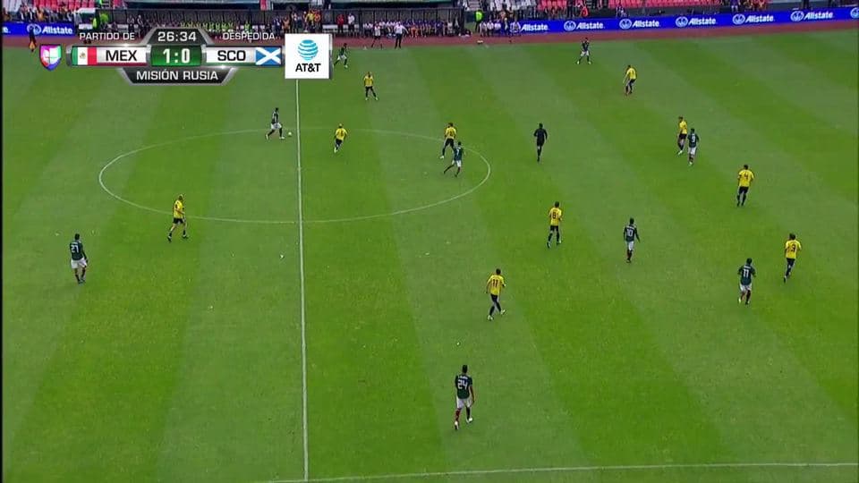 ¡CERCA!. ${PLAYER} disparó que se estrella en el poste.