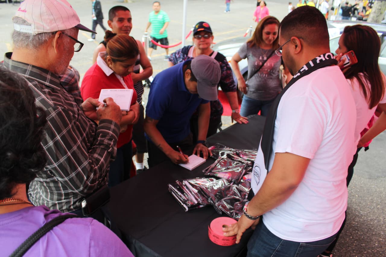 El orgullo colombiano dijo presente en el Shchuetzen Park en North Bergen para apoyar la selección colombiana en la Copa América Centenario.