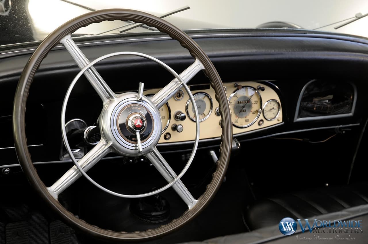 Aparte de su oscuro pero histórico origen, otros de los aspectos que probablemente ayudarán a que este vehículo alcance un precio importante es el 
<b>buen estado en que ha sido preservado</b> durante todos estos años. El carro fue sometido a una retauración cosmética en los años 70, cuando paenas mostraba 33,309 kilómetros en el odómetro, en la que se preservó la tapicería original que estaba en muy buen estado.