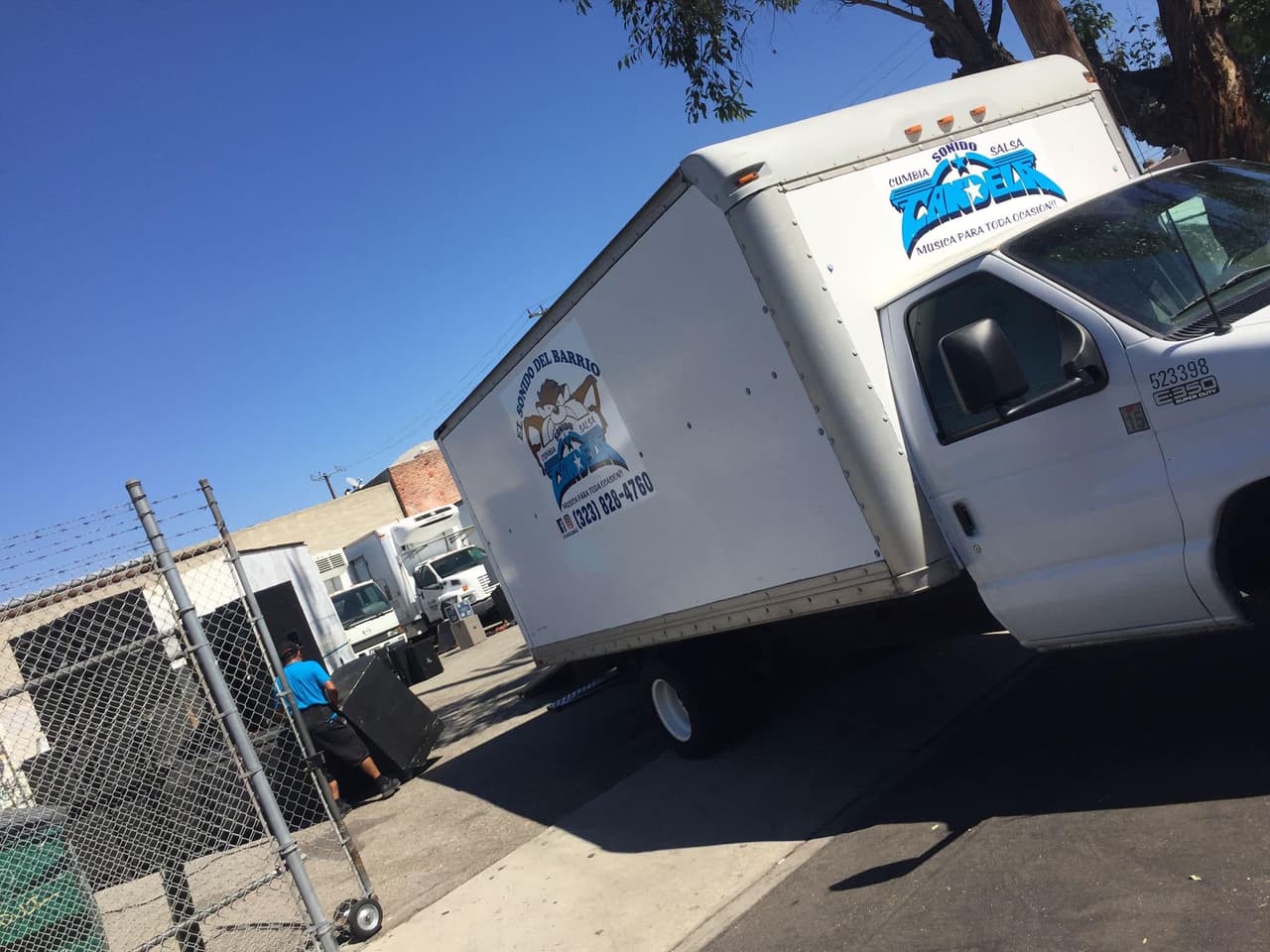 Abel Durango no podía creer cuando su esposa le contó que el camión y todos los equipos de su empresa,"Sonido Candela" la mañana del 4 de diciembre.