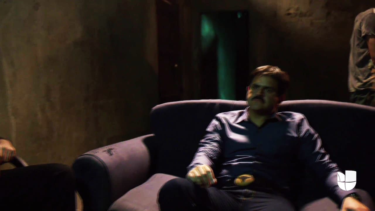 Cuando menos lo esperaba, el doble de 'El Chapo' fue sorprendido por varios marinos.