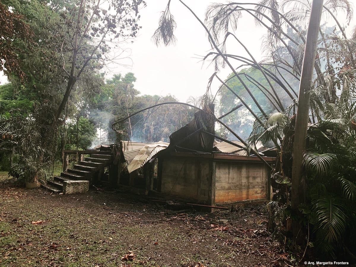Incendio consume estructura histórica en Río Piedras 