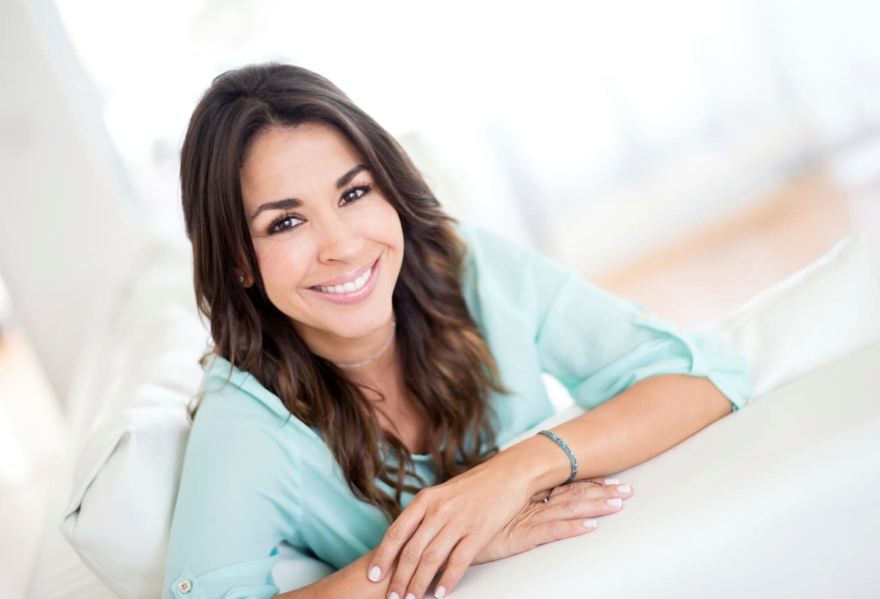 <b>PISCIS</b>
<br>Son extremadamente sensibles, compasivas, tiernas y femeninas. Suelen abrir rápidamente su corazón ante quienes lo hacen con ellas. Son las más románticas y soñadoras del Zodiaco. Pueden aparentar ser muy frágiles o delicadas, pero en realidad tienen una fuerza espiritual muy poderosa.