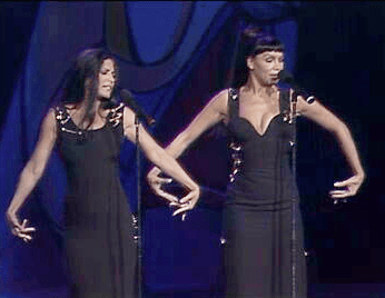 Azúcar Moreno
<br>Año: 1994
<br>Tema que interpretaron: El amor