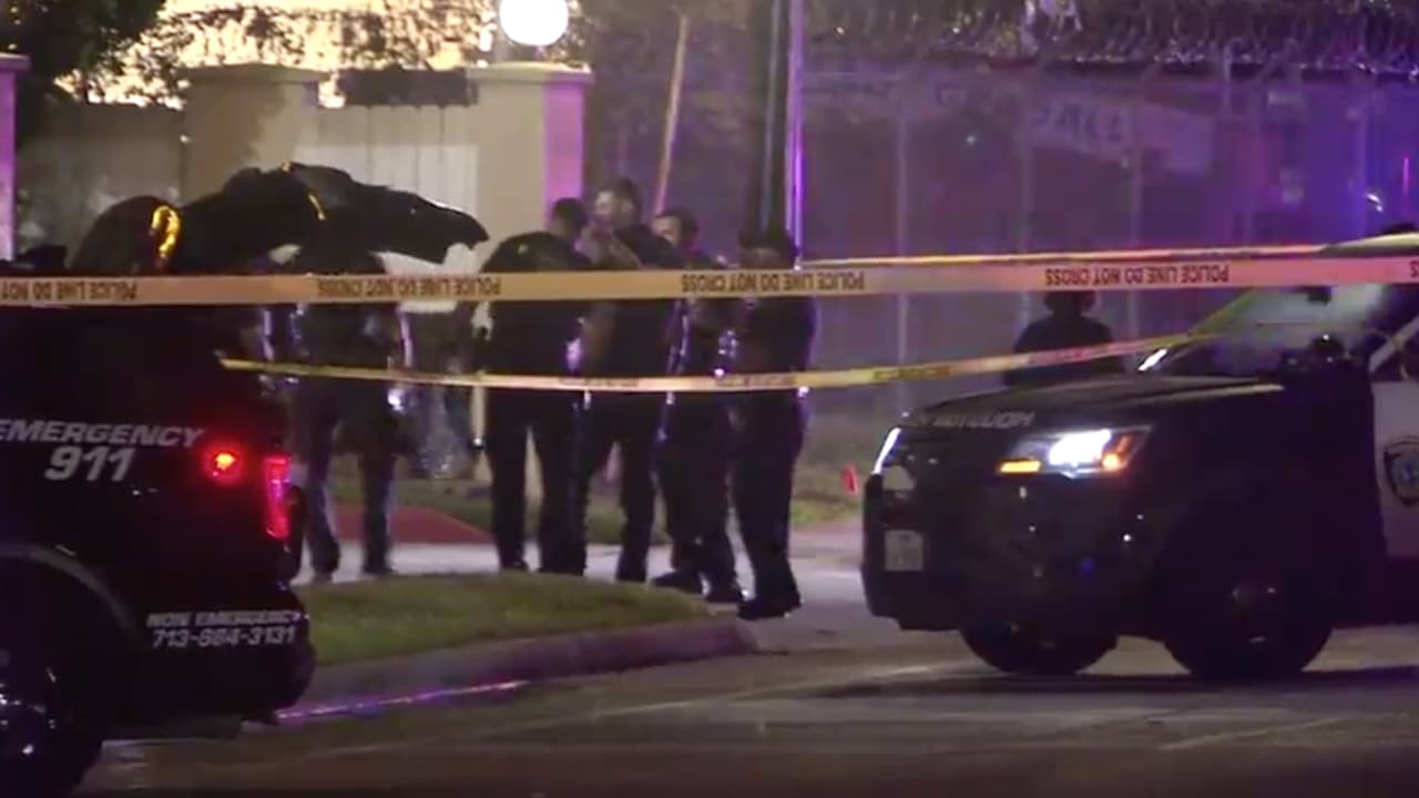 Asesinan a balazos a un hispano en campamento para personas sin hogar al suroeste de Houston