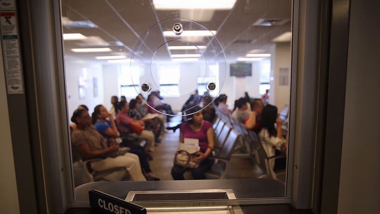 Informe revela que el gobierno de Trump ha “restringido” un sistema migratorio que ya estaba “roto”