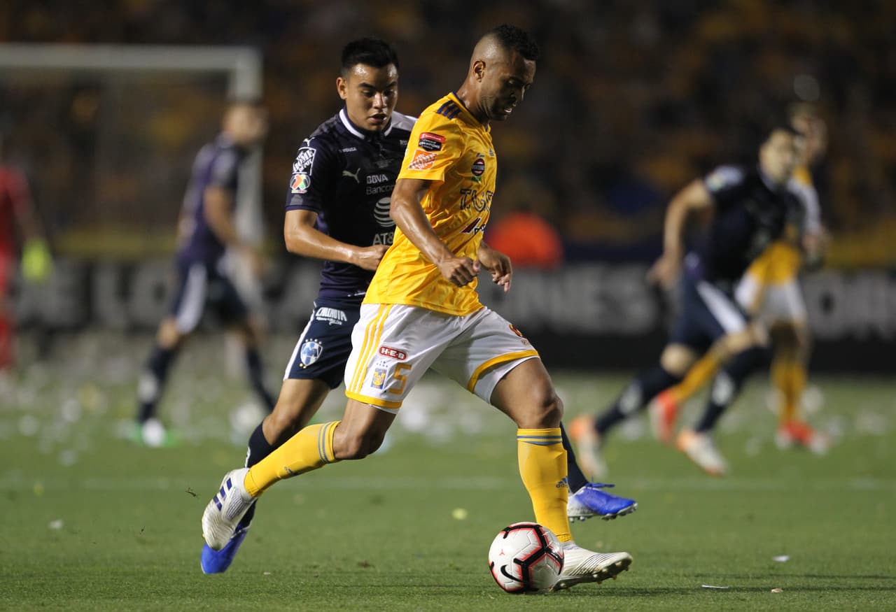 Tal y como se esperaba, el partido entre dos rivales que no se quieren nada, empezó a gran velocidad, dos equipos muy revolucionados.