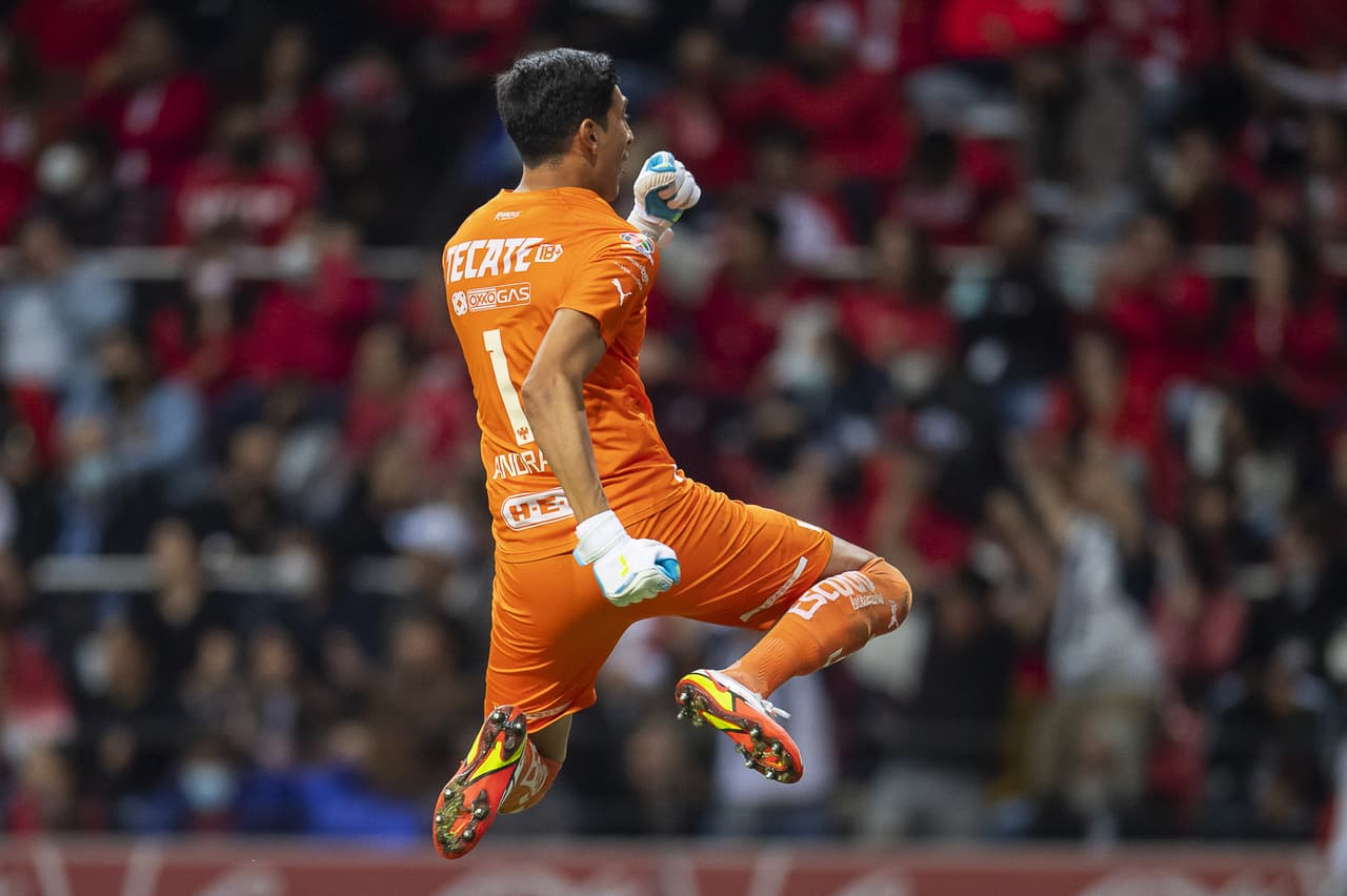 Pero el descuento de Rodrigo Aguirre al minuto 71 emparejaría el encuentro para el 1-1 definitivo que mantiene al Toluca en la cima del torneo con 21 puntos y a Rayados con el subliderato con uno menos.