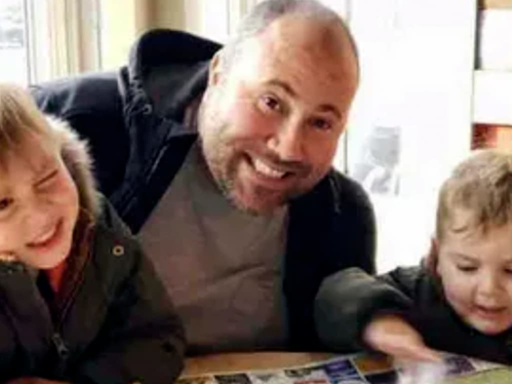 La familia de Sisto se encuentra entre las 8 familias de California de socorristas caídos seleccionadas para que se paguen sus hipotecas en su totalidad por la Fundación Tunnel to Towers.