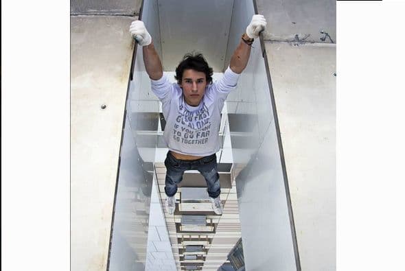 A pesar de que en las fotografías se puede ver como el ruso pone en riesgo su integridad física, Oreshkin también destaca en el video que al principio le daban miedo las alturas. (Imagen tomada de su facebook)