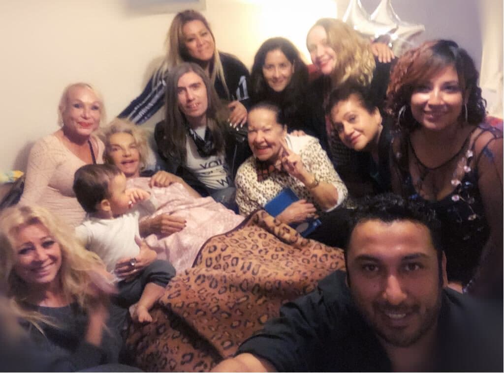 Seux fue defensora de los animales, en especial de los perros y gatos, a quienes rescataba y les daba hogar.
<br>