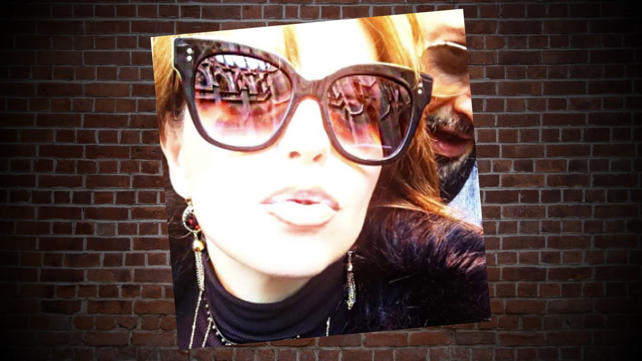 Ya sea en el auto, con su mejor amiga Lili Estefan o con su esposo Tommy Mottola, Thalis no puede estar sin lentes de sol. Y es que la cantante y actriz tiene una colección muy particular de gafas y aquí te mostramos algunas de ellas. ¿Cuál es tu favorito?