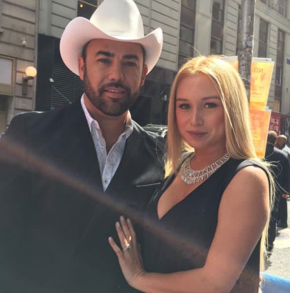 Rogelio Martínez y Lisa Marie Córdoba