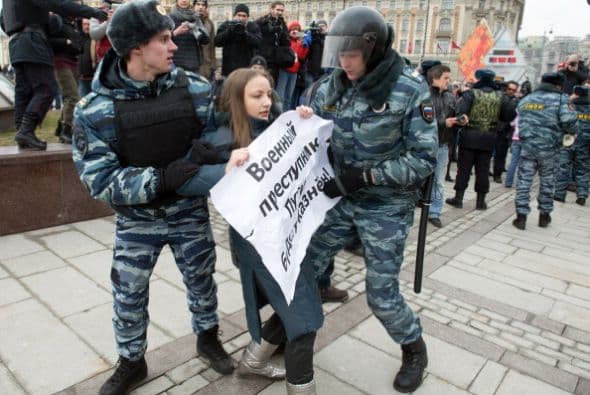 El argumento de la policía rusa para las detenciones es que “violaron el orden público”.