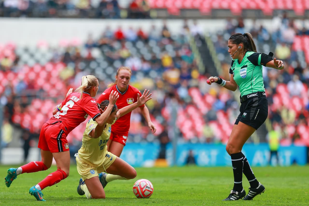 América Femenil derrotó al Bayer Leverkusen sobre la hora con un cabezazo de Janelly Farías para llevarse el partido amistoso en la cancha del Estadio Azteca.