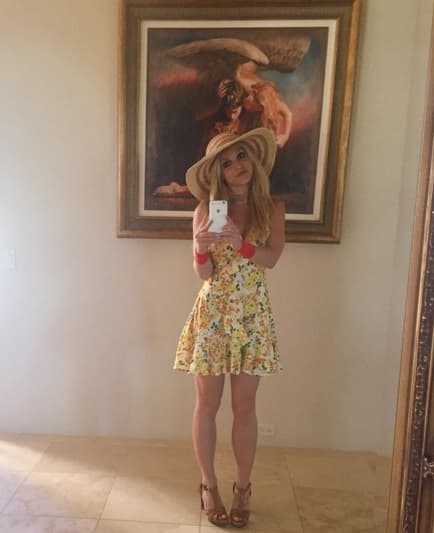 Aún así, ella no deja de presumir sus encantos.