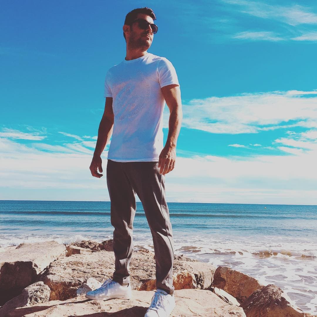 Javier lleva poco más de 25 años luchando para que el cantante lo reconozca como hijo y le dé su apellido.
<br>