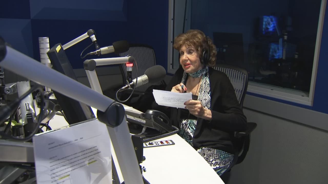 Flores trabajó hasta el último día de su vida, presentando el viernes a las 8:00 pm su show 'La noche y usted' en Radio Mambí.